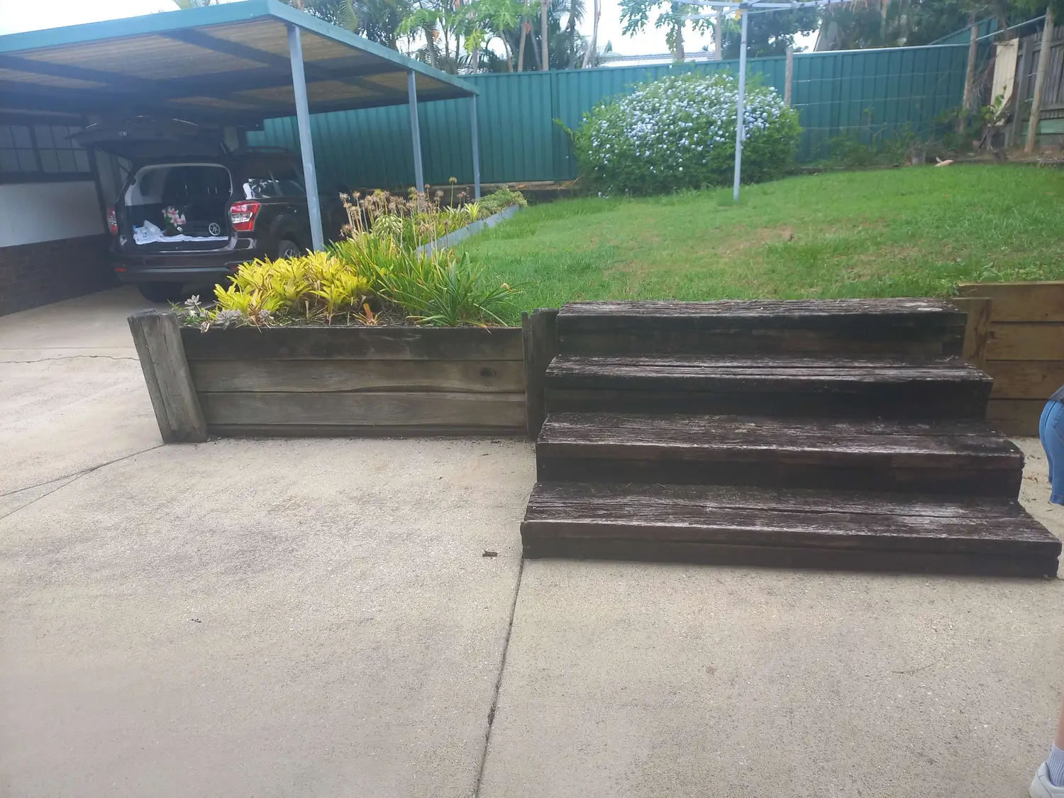 Retaining wall before, handyman job in Brisbane by Basilisk HMS